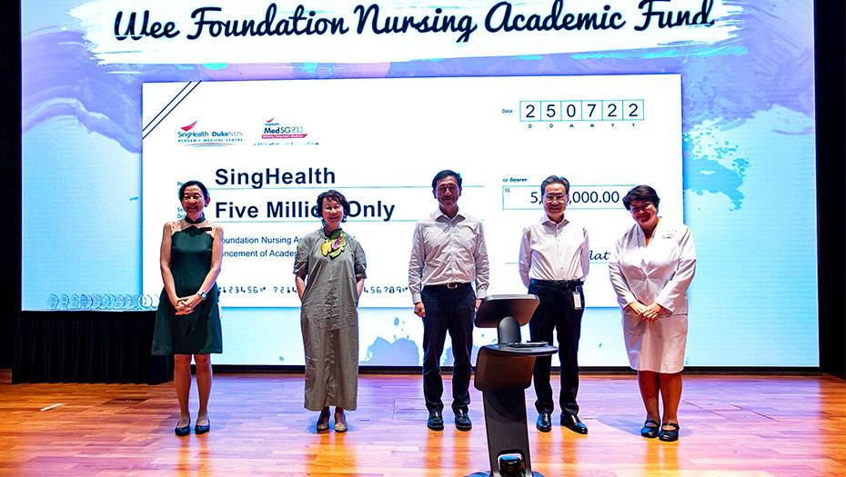 Prof Ivy Ng, Group CEO, SingHealth, Ms Wee Wei Ling, Director, Wee Foundation, Minister for Health, Mr Ong Ye Kung, Mr Cheng Wai Keung, Chairman, SingHealth Board and Adj Assoc Prof Tracy Carol Ayre, Group Chief Nurse, SingHealth, launching the Wee Foundation Nursing Academic Fund at the SingHealth Nurses’ Day celebration.