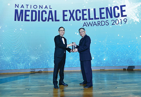 Winning the National Outstanding Clinician Award - Assoc Prof Chua Yeow Leng